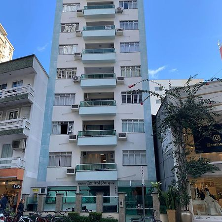 Apto Na Av Brasil Frente Ao Shopping,4Min Da Praia Балнеаріу-Камборіу Екстер'єр фото